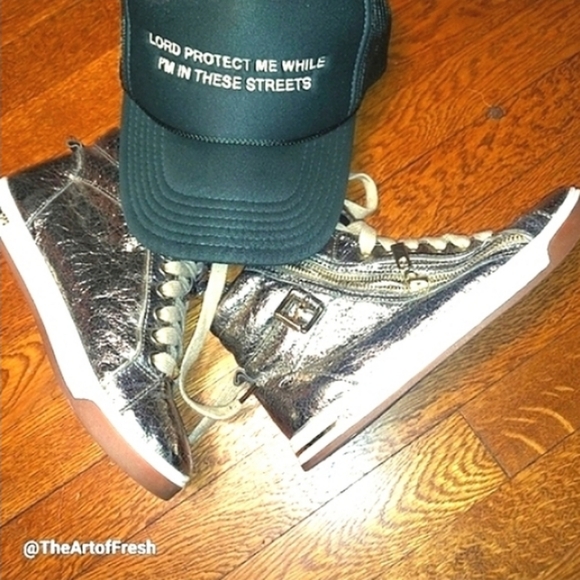 Michael Kors Gold Sneakers with Sleek Design - Picture 2 of 16